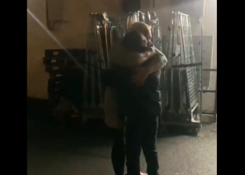 Emoționant! Băiat de 12 ani, plecat de acasă, convins de jandarmii din Timișoara să se întoarcă în brațele mamei