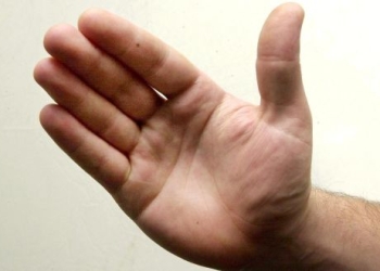 Bărbat din Banat, arestat după ce și-a bătut fiica de doar doi ani