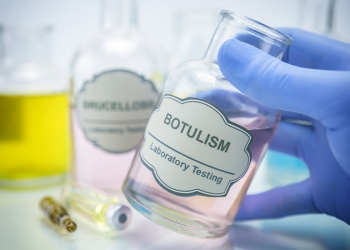 Opt copii din Timiș, cu suspiciune de botulism