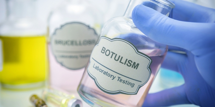 Opt copii din Timiș, cu suspiciune de botulism