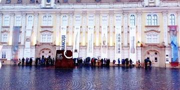 Din nou cozi uriașe la expoziția Brâncuși din Timișoara. Miercuri este intrarea liberă