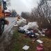 Sute de kg de gunoaie, „uitate” pe marginea drumului din Timișoara spre Arad