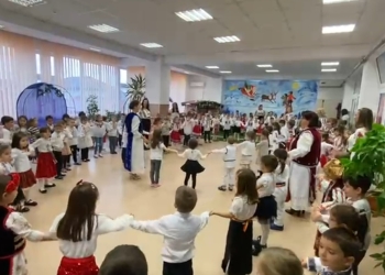 O horă a veseliei, de Mica Unire, la grădinița din Giroc