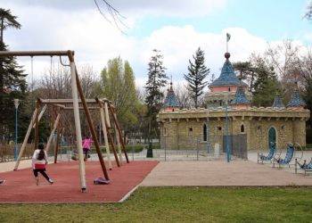Echipamentele de joacă din Parcul Copiilor din Timișoara, reparate sau înlocuite