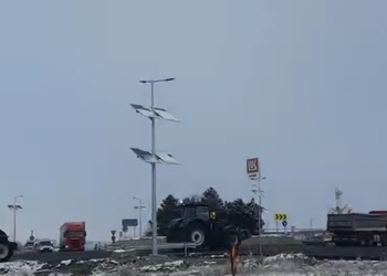 Fermierii și transportatorii din vestul țării au ieșit în stradă