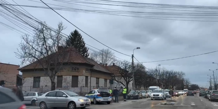 Două mașini tamponate, cinci avariate, pe o stradă din Timișoara!