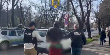 I-a înșelat pe cei mai neajutorați și acum e după gratii! Un bărbat din Timișoara pretindea că îi ajută pe vârstnici, dar fugea cu banii lor