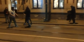 S-au încăierat în miez de noapte, în Timișoara! 4 bărbați au fost filmați cum se băteau, apoi au dormit în arest