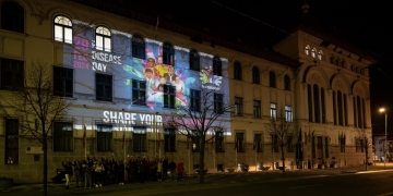 Emoționant! Povești ale pacienților cu boli rare, proiectate pe clădirea Primăriei Timișoara