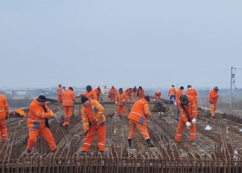 Activitate intensă pe șantierul centurii de sud a Timișoarei! Sute de muncitori mobilizați