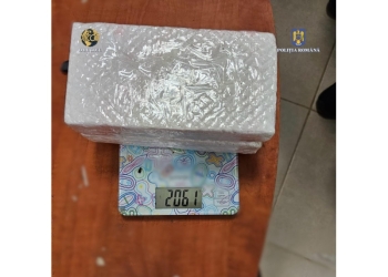 Flagrant la Timișoara! Traficant prins în timp ce încerca să vândă două kilograme de cocaină
