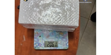 Flagrant la Timișoara! Traficant prins în timp ce încerca să vândă două kilograme de cocaină