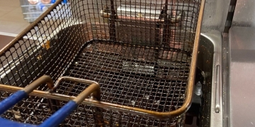 Zonele gastro din două magazine Carrefour și Profi din Timișoara, închise de OPC