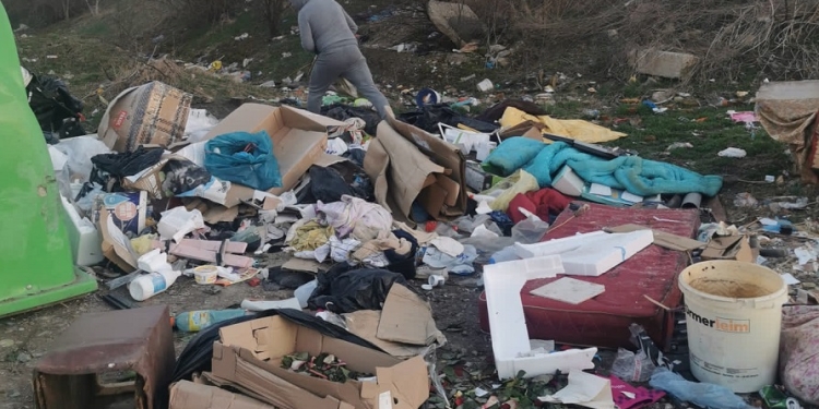 Un timișorean plătește o amendă de 6.000 euro pentru gunoaie aruncate la colț de stradă