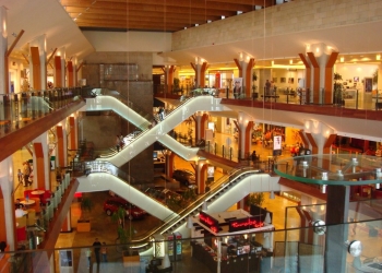 Bărbat căzut în gol din parcarea Iulius Mall din Timișoara