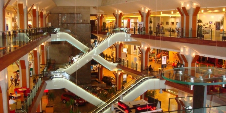 Bărbat căzut în gol din parcarea Iulius Mall din Timișoara