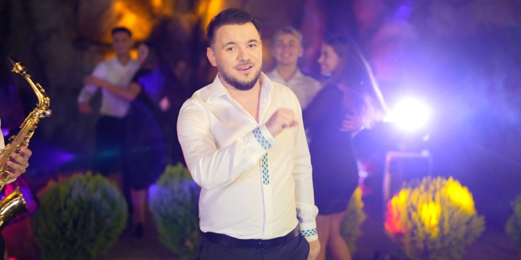 Un cunoscut cântăreț de muzică populară din vestul țării a murit la 31 ani