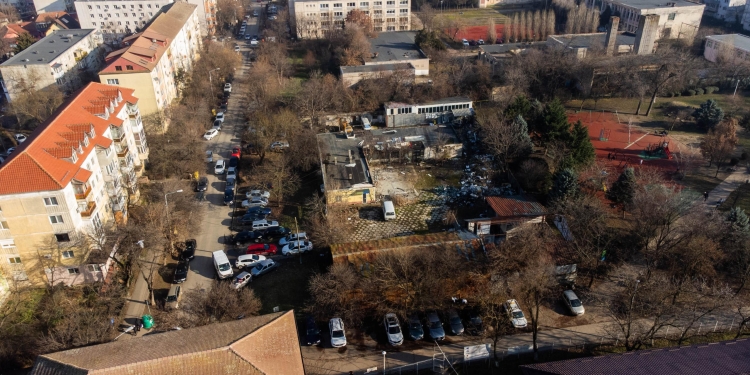 Parcare modernă, cu aproape 100 de locuri, pe un teren dezafectat din Girocului