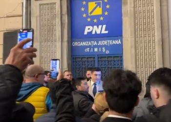 Protest AUR la porțile PSD și PNL Timiș