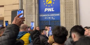 Protest AUR la porțile PSD și PNL Timiș