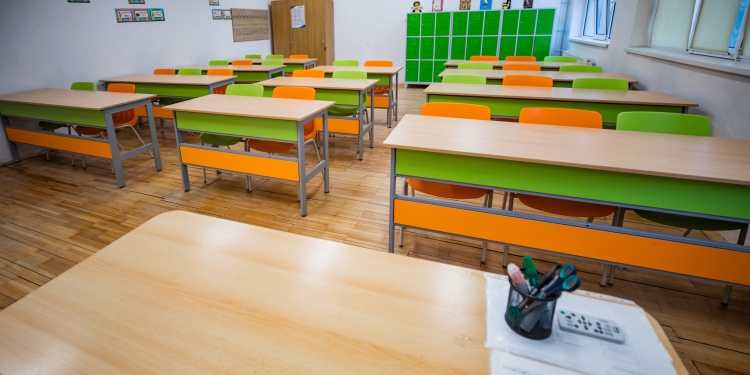 Unitățile de învățământ din Moravița, dotate cu mobilier, materiale didactice și echipamente digitale, cu fonduri europene