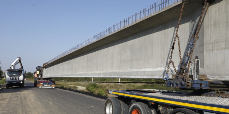 Atenție, șoferi! Zece transporturi cu depășiri agabaritice pe drumuri din vestul țării