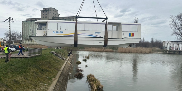 Vaporașele de pe Bega revin la apă odată cu mărțișorul!