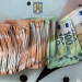 Mii de euro și de țigări confiscate, în Timișoara! Au fost percheziții la persoane suspectate de contrabandă