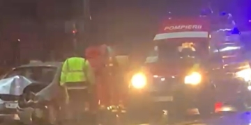 Timișoara: Septuagenari ajunși la spital, după un accident în care șoferul de 75 de ani a dat în stâlp