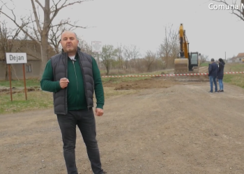 Moment istoric la Moravița! După zeci de ani de promisiuni, se toarnă asfalt pe cele mai importante drumuri