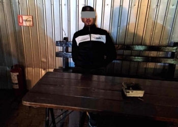 Nervos că a fost amendat de polițiștii locali din Timișoara deoarece a făcut scandal, un bărbat a spart și oglinda unei mașini