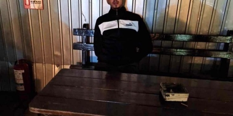 Nervos că a fost amendat de polițiștii locali din Timișoara deoarece a făcut scandal, un bărbat a spart și oglinda unei mașini