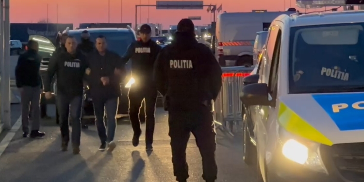 Cătălin Cherecheș, fostul primar de Baia Mare, a trecut vama Nădlac II, încătușat