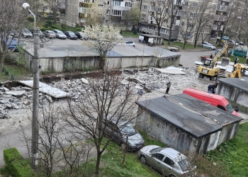 Timișorenii își demolează singuri garajele. Primăria amenajează noi locuri de parcare