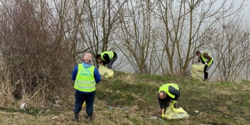 Gunoaie pe apele din Timiș! ABA Banat a organizat o acțiune de ecologizare