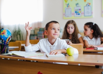 1.300 de săli de clasă, dotate cu mobilier modern! Primăria Timișoara a primit 11 oferte