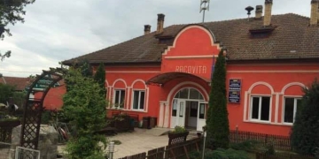 Percheziții la Primăria Racovița! Un angajat a cheltuit banii încasați din taxe