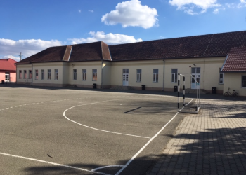 O masă caldă pentru toți preșcolarii și elevii din comuna Denta