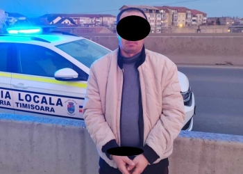 Un bărbat a vrut să se arunce de pe podul din Calea Șagului! Polițiștii locali l-au oprit