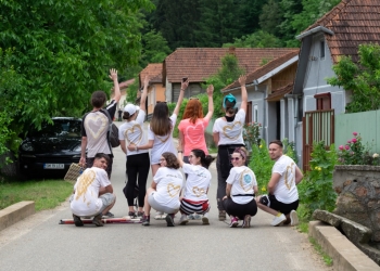 Voluntarii se pot înscrie în cadrul evenimentului „Color the village” din acest an, organizat în Timiș