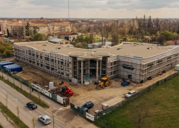 Lucrările de la noua clădire a Liceului Waldorf, la fațadă!