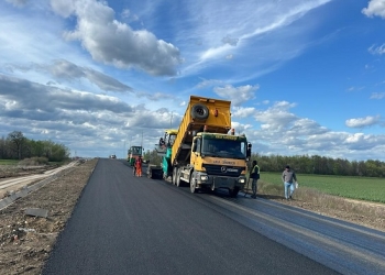 S-a turnat asfalt în zona localității Ghiroda, pe șantierul centurii de sud a Timișoarei