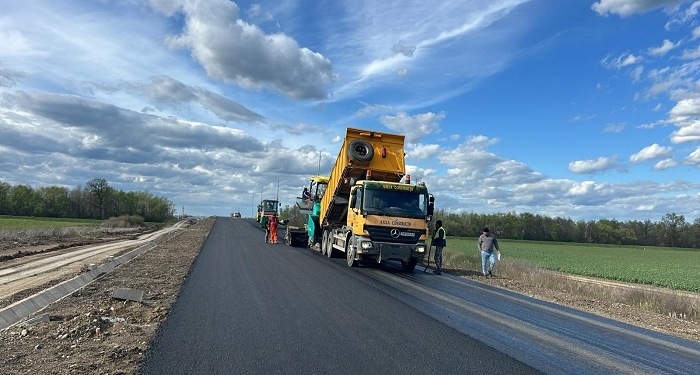 S-a turnat asfalt în zona localității Ghiroda, pe șantierul centurii de sud a Timișoarei