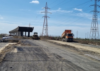 S-a turnat asfalt în zona localității Ghiroda, pe șantierul centurii de sud a Timișoarei