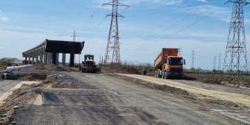 S-a turnat asfalt în zona localității Ghiroda, pe șantierul centurii de sud a Timișoarei