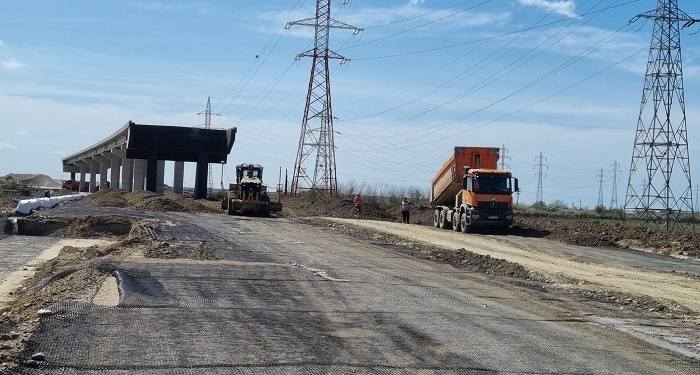 S-a turnat asfalt în zona localității Ghiroda, pe șantierul centurii de sud a Timișoarei