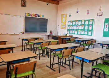 25 de clase din Dumbrăvița, dotate cu mobilier nou și echipamente IT, cu bani europeni