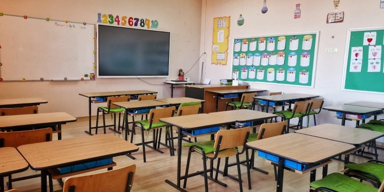 25 de clase din Dumbrăvița, dotate cu mobilier nou și echipamente IT, cu bani europeni