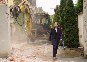 Construcțiile ilegale ale clanurilor de pe strada Cezar din Timișoara, demolate! Schimburi de replici între bulibașă și primar