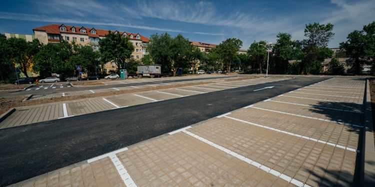 Teren dezafectat din zona Girocului, transformat în parcare de Primăria Timișoara în timp record FOTO
